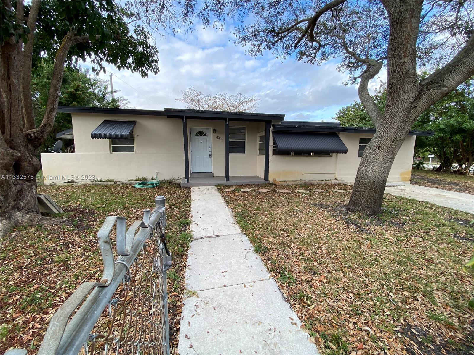 Awesome 3/2 house ready for move in. Near to major highways, great schools, and close to everything.