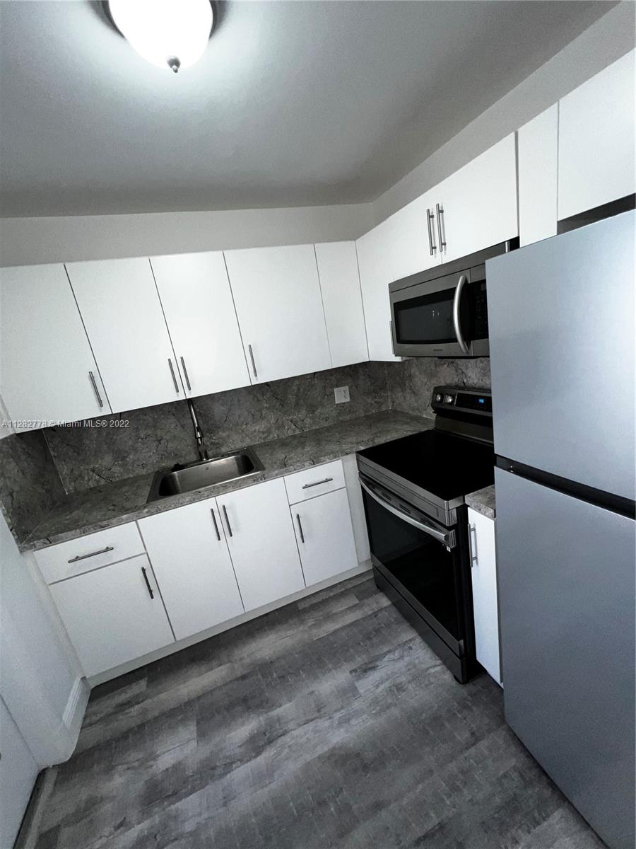 TOWER EAST INCORPORATED C - Residential Lease