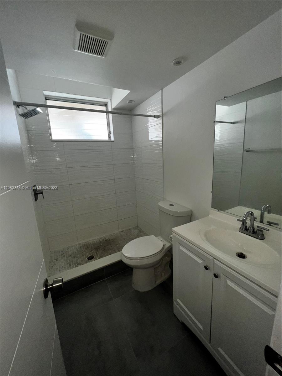 TOWER EAST INCORPORATED C - Residential Lease