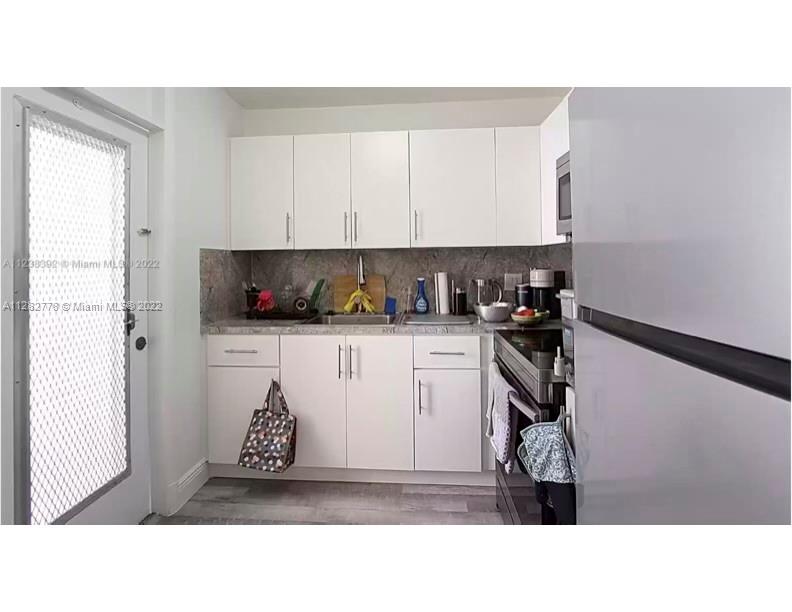 TOWER EAST INCORPORATED C - Residential Lease