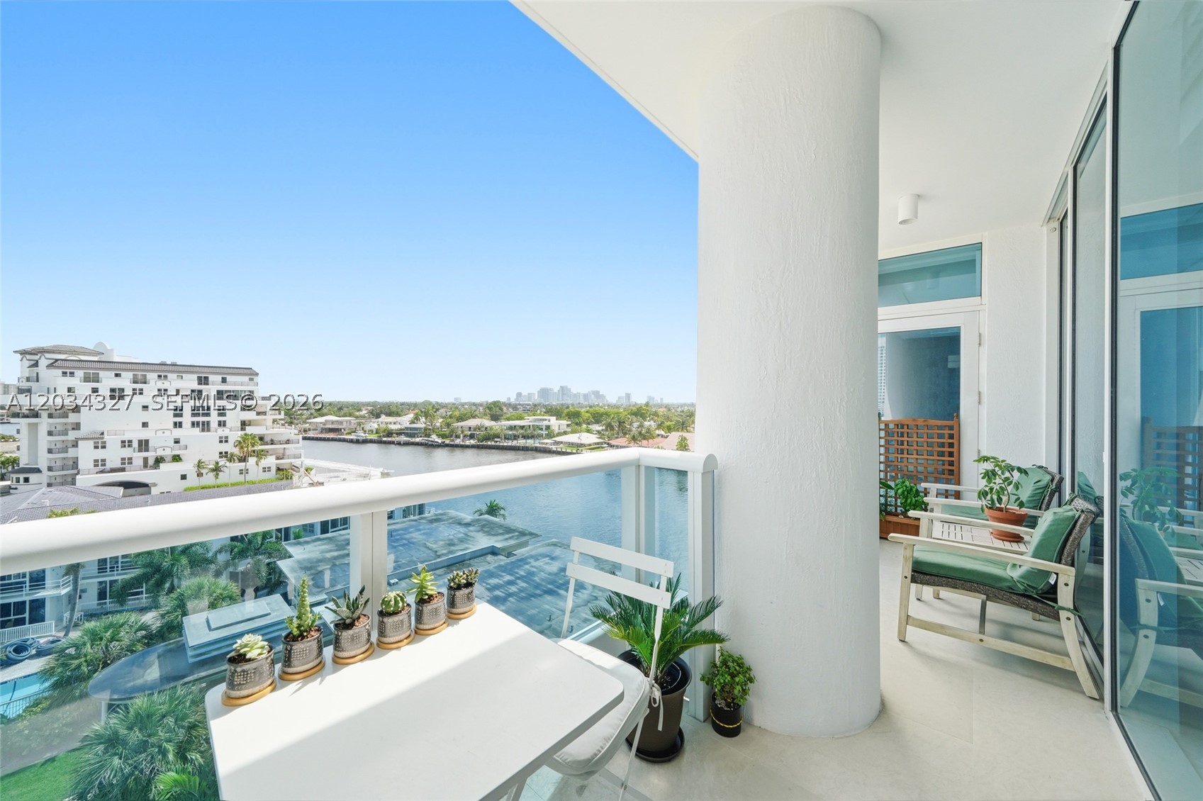 LA RIVE CONDO - Residential