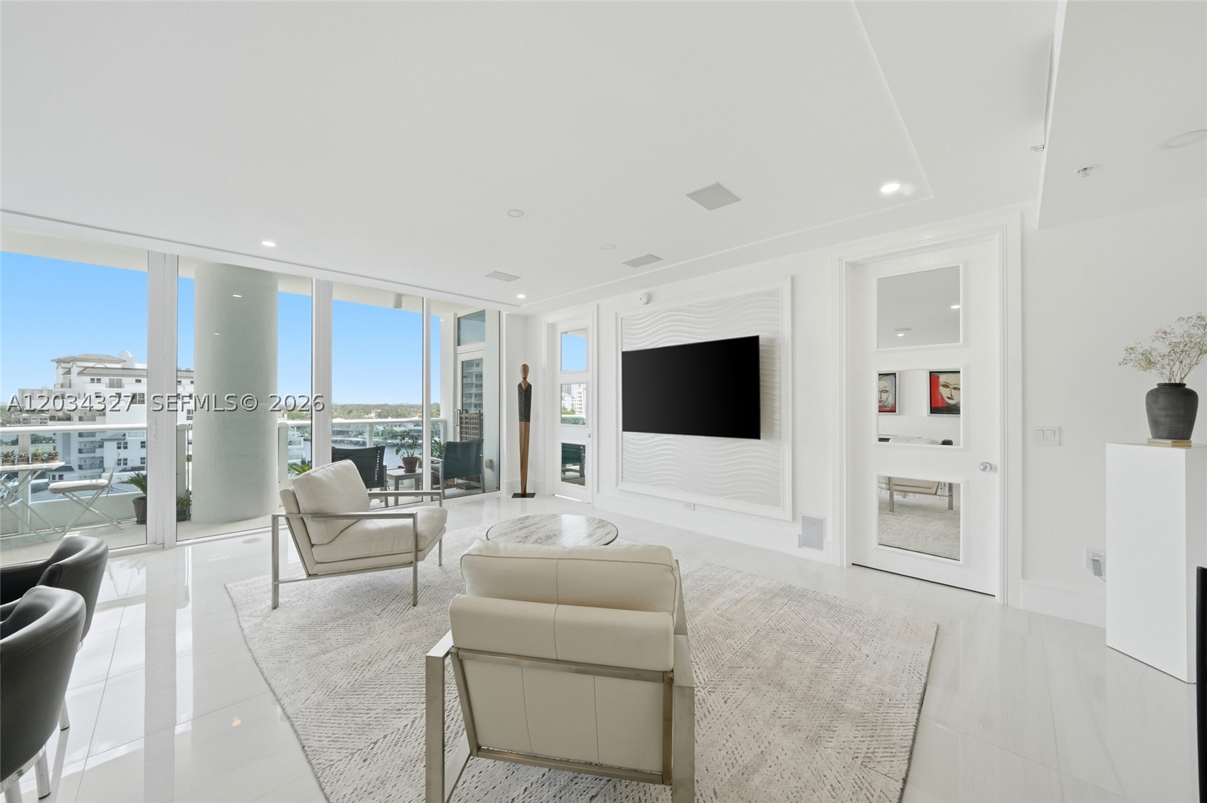 LA RIVE CONDO - Residential