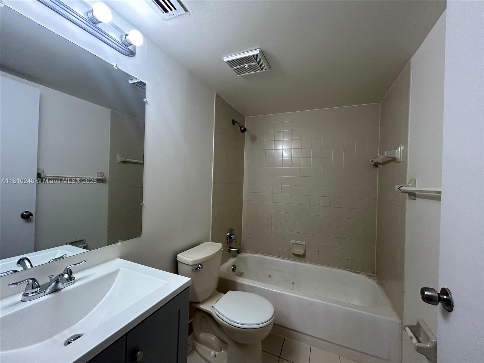 VILLAS AT LAKEVIEW CONDO - Residential Lease