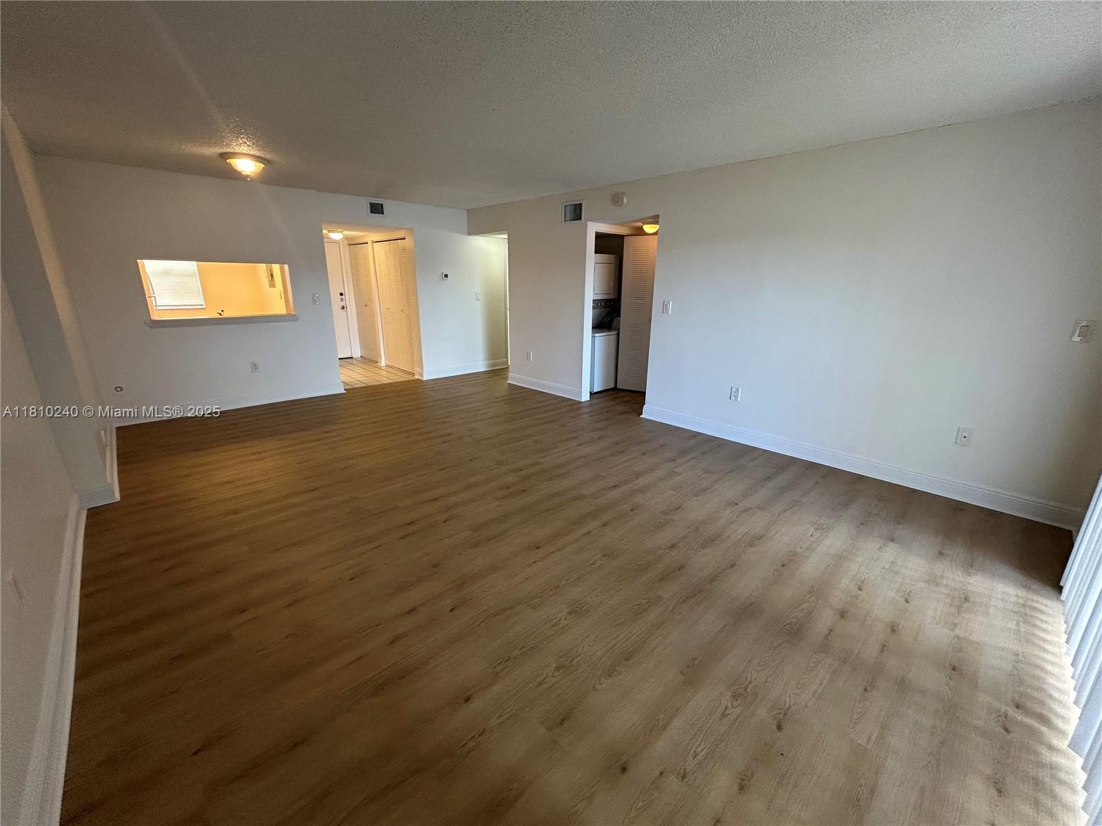 VILLAS AT LAKEVIEW CONDO - Residential Lease