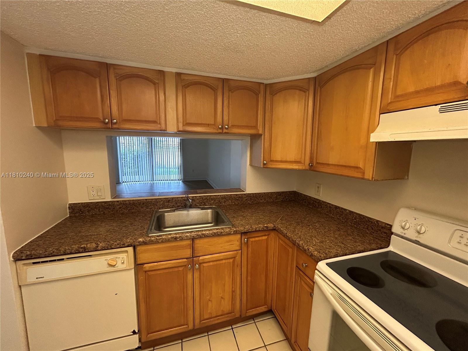 VILLAS AT LAKEVIEW CONDO - Residential Lease
