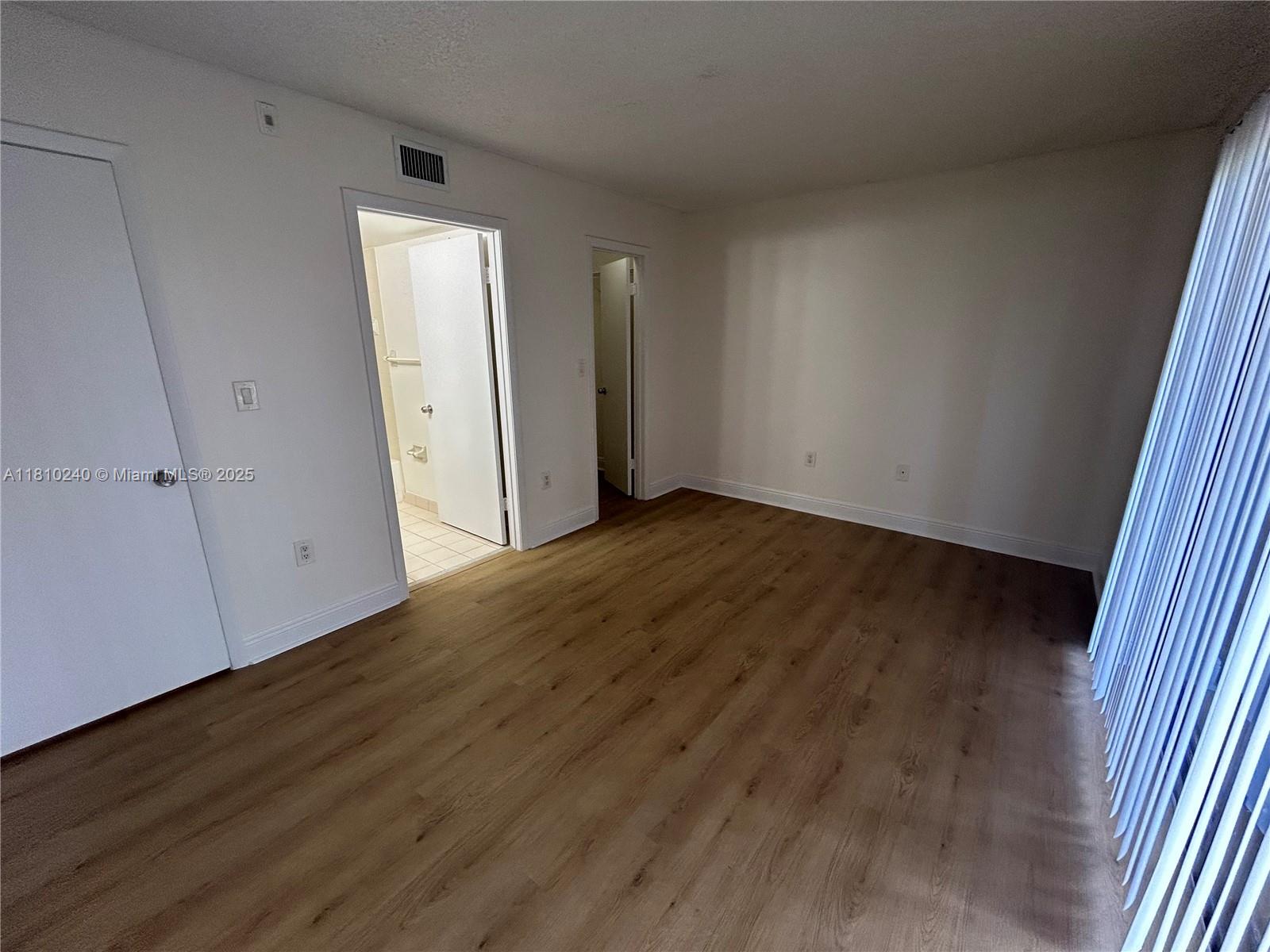 VILLAS AT LAKEVIEW CONDO - Residential Lease