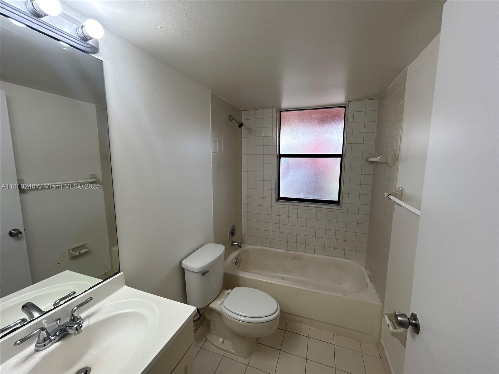 VILLAS AT LAKEVIEW CONDO - Residential Lease
