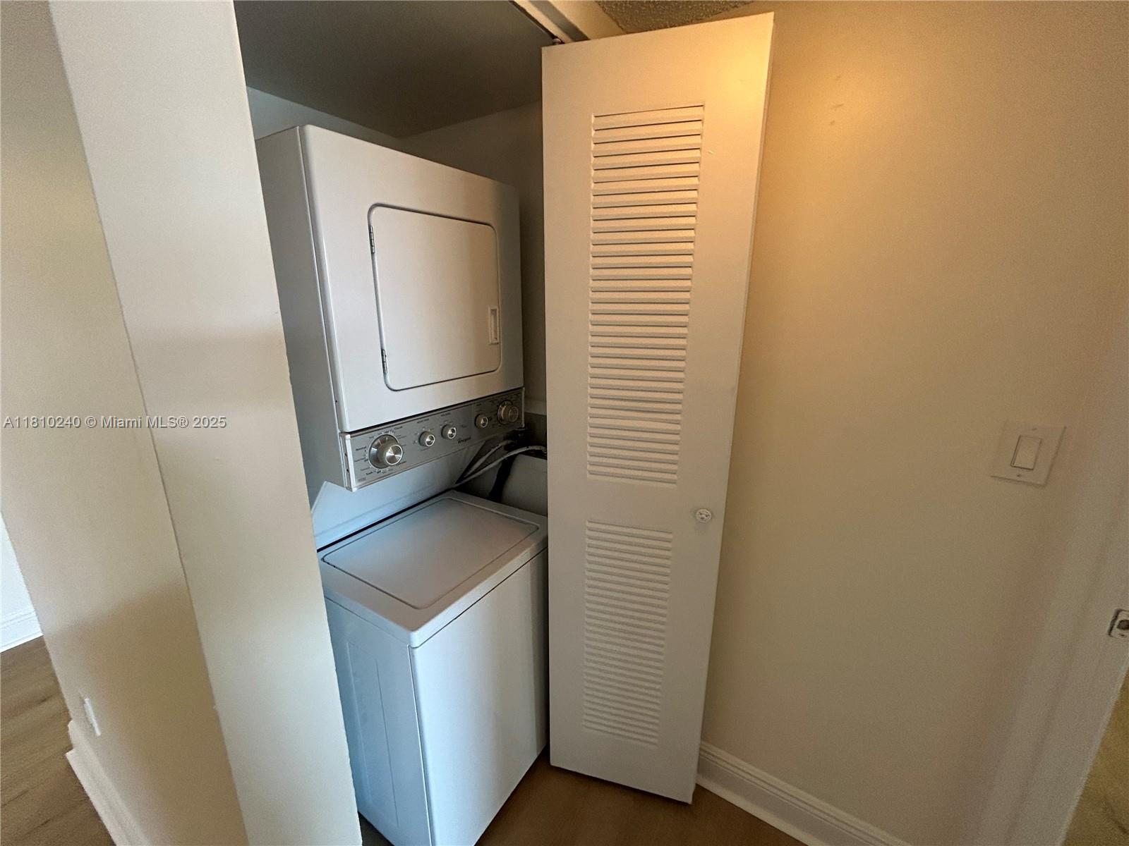VILLAS AT LAKEVIEW CONDO - Residential Lease