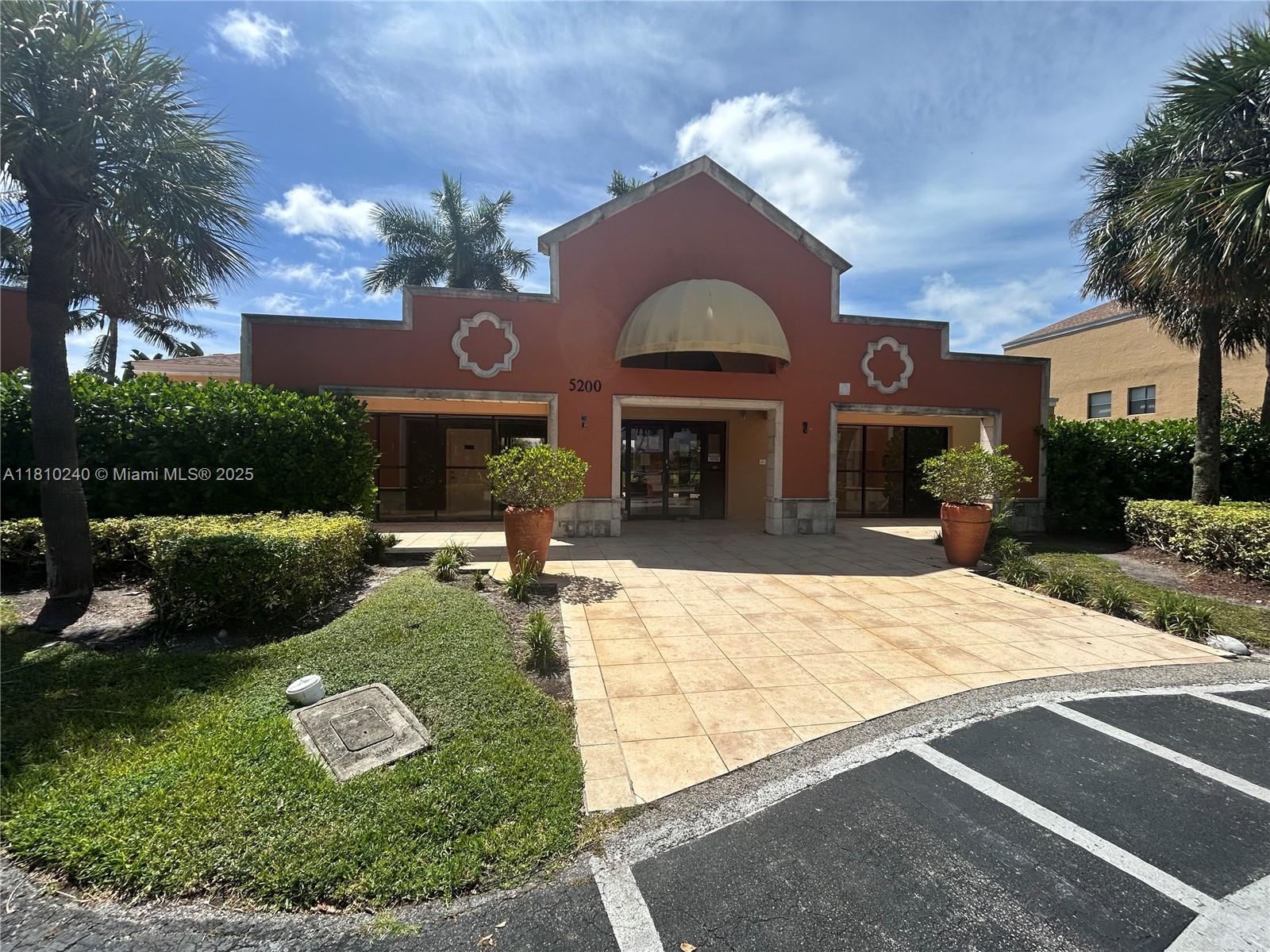 VILLAS AT LAKEVIEW CONDO - Residential Lease