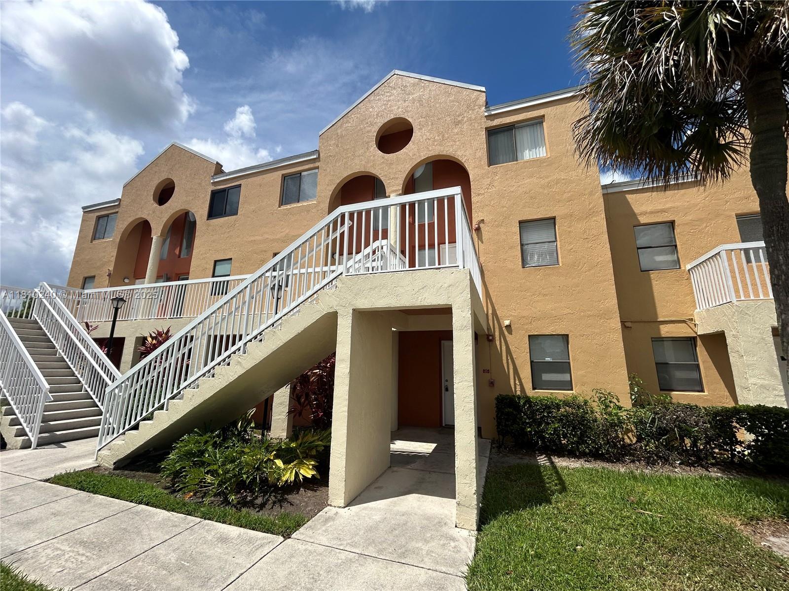 VILLAS AT LAKEVIEW CONDO - Residential Lease