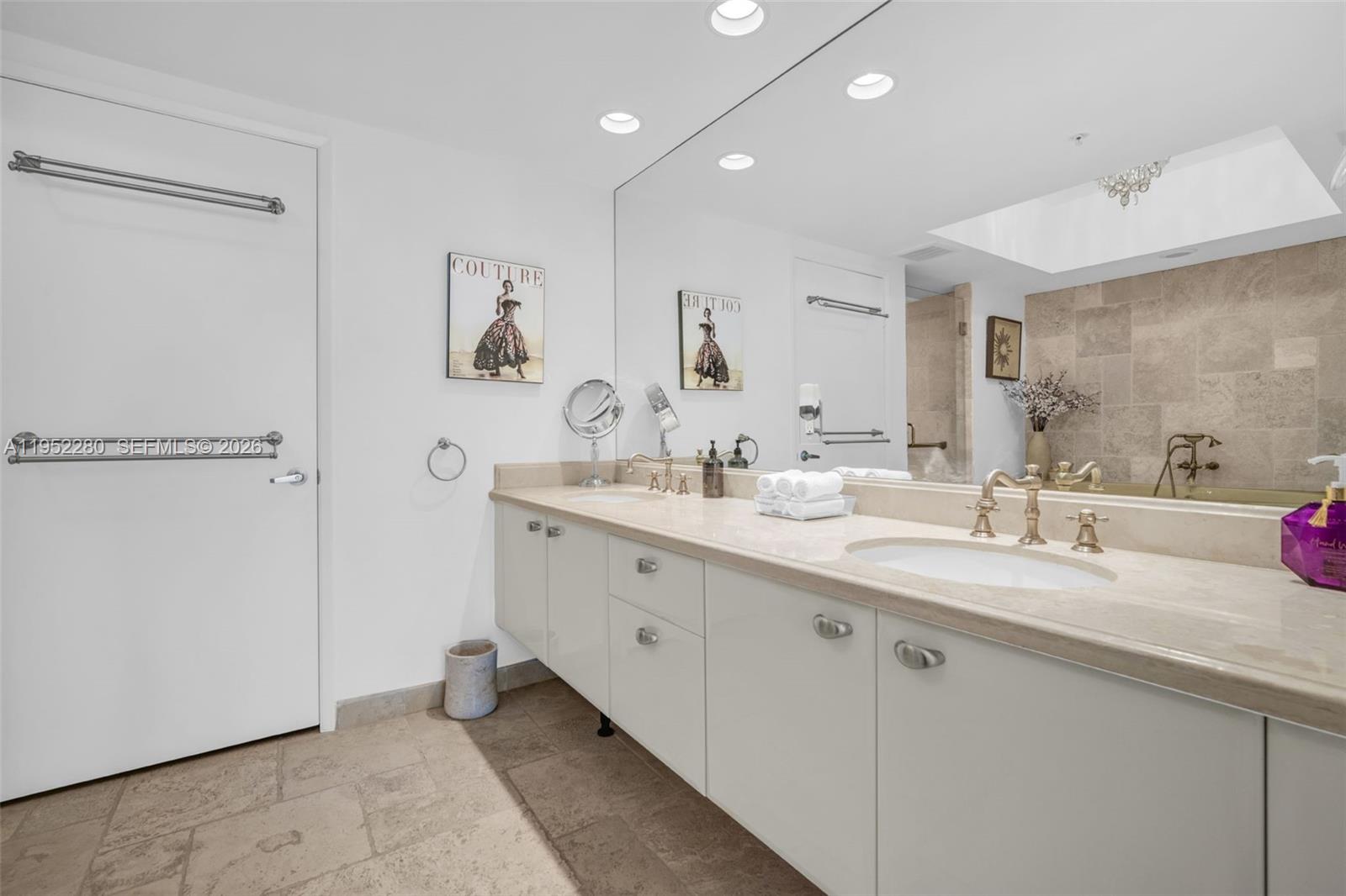 LAS OLAS RIVER HOUSE COND - Residential