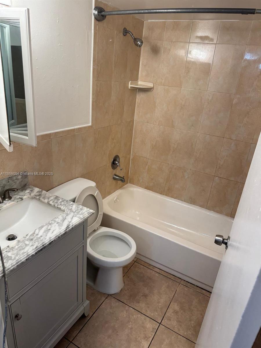 ST ANDREWS PALM BEACH CON - Residential Lease