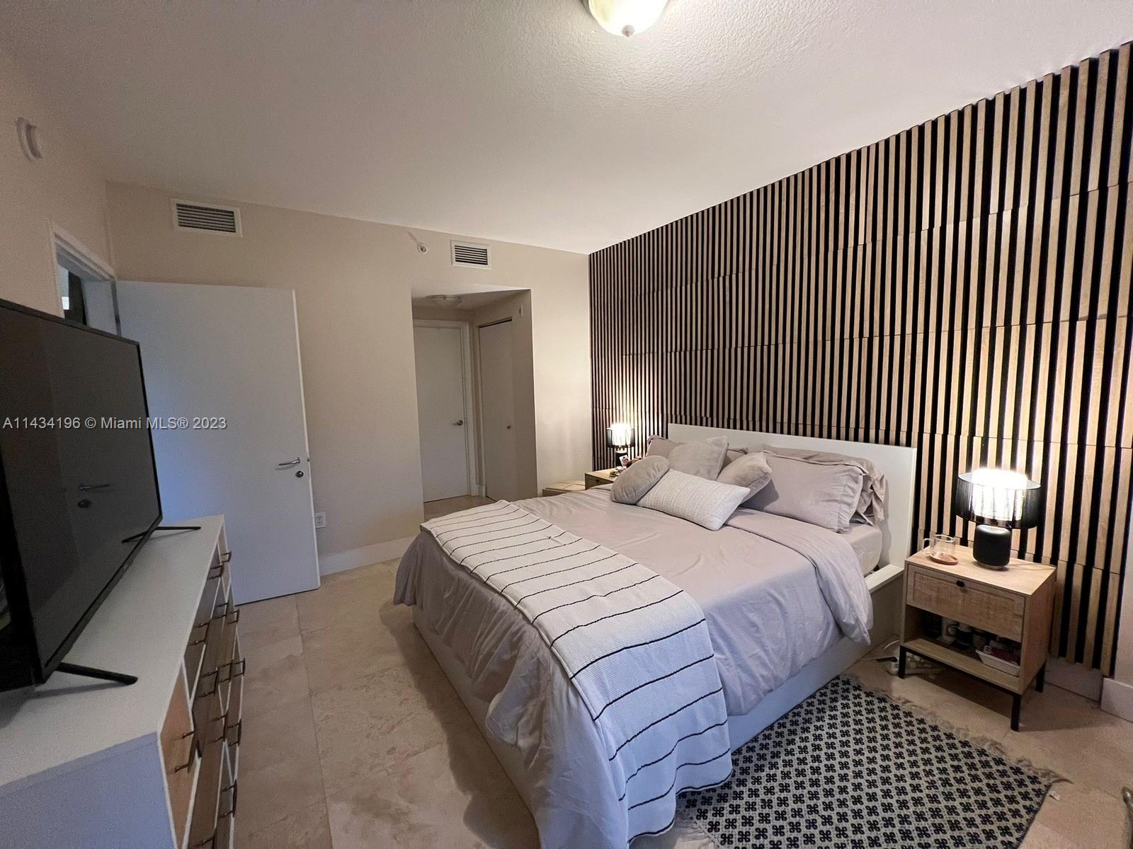 VENTURE AT AVENTURA WEST - Residential