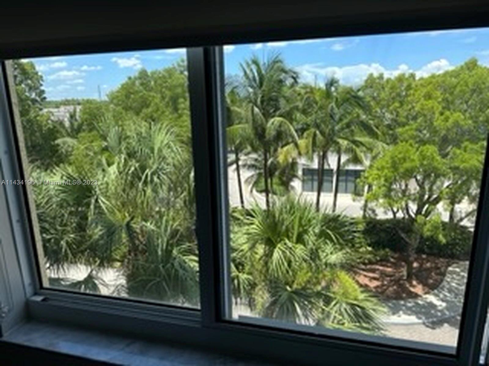VENTURE AT AVENTURA WEST - Residential