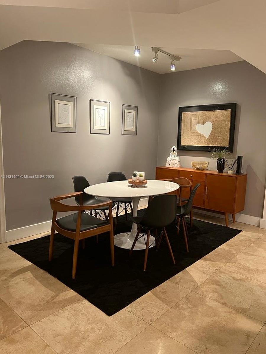 VENTURE AT AVENTURA WEST - Residential