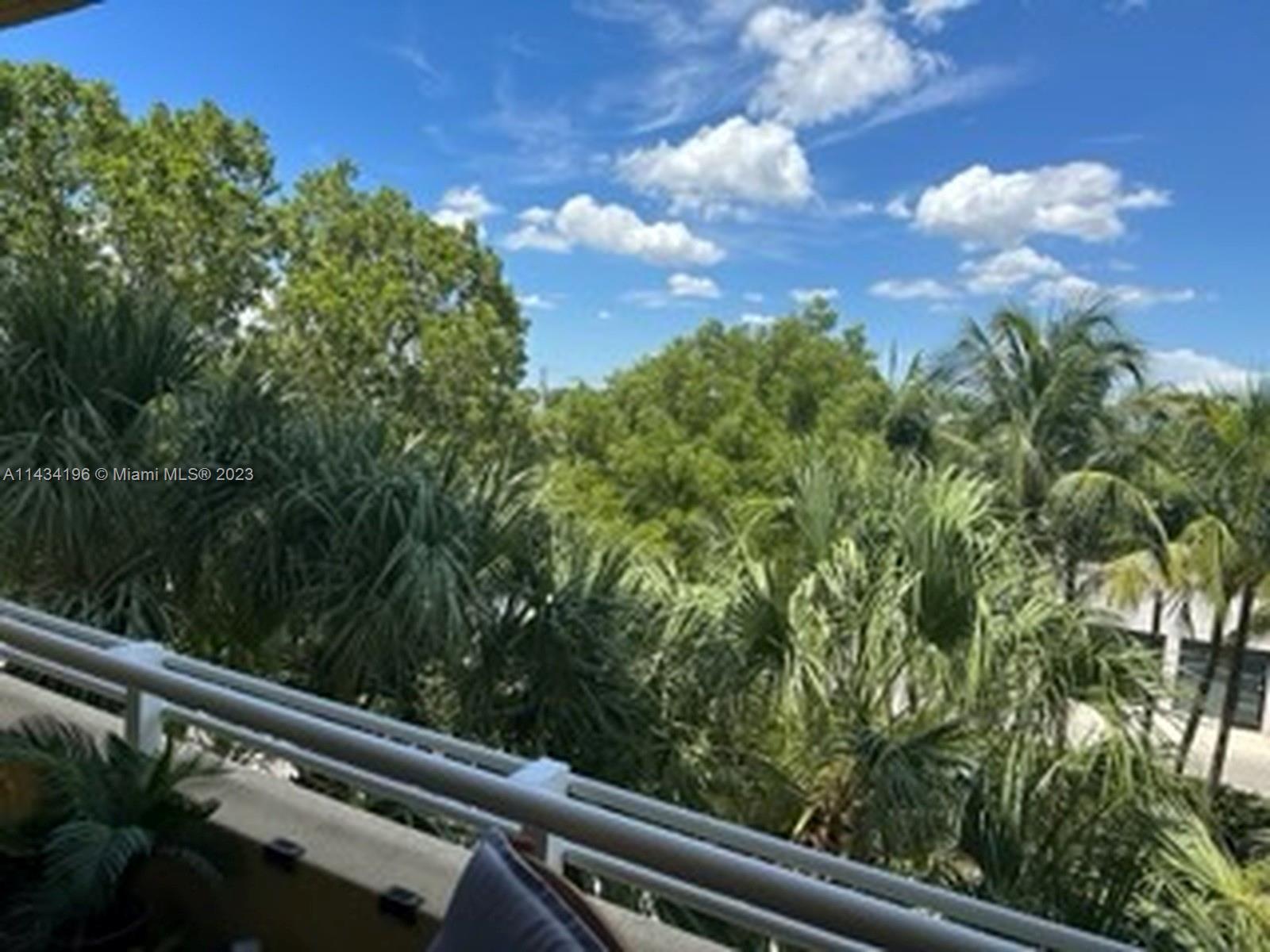 VENTURE AT AVENTURA WEST - Residential