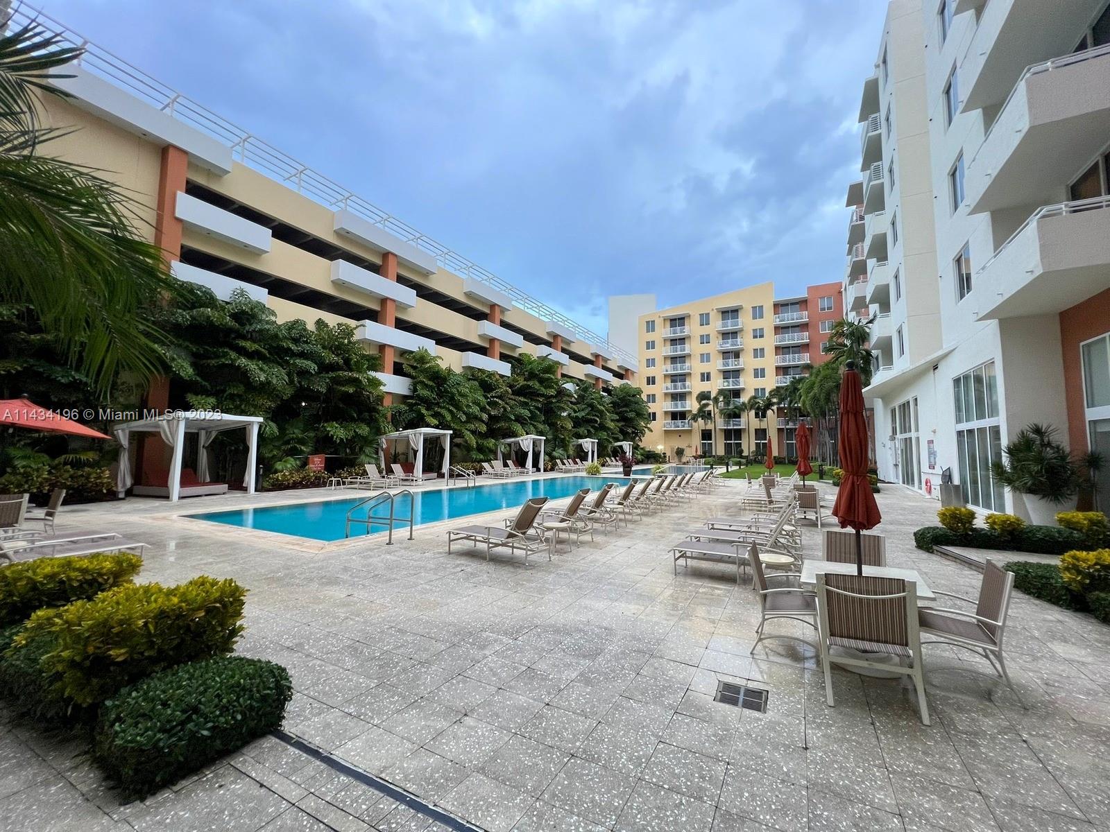 VENTURE AT AVENTURA WEST - Residential