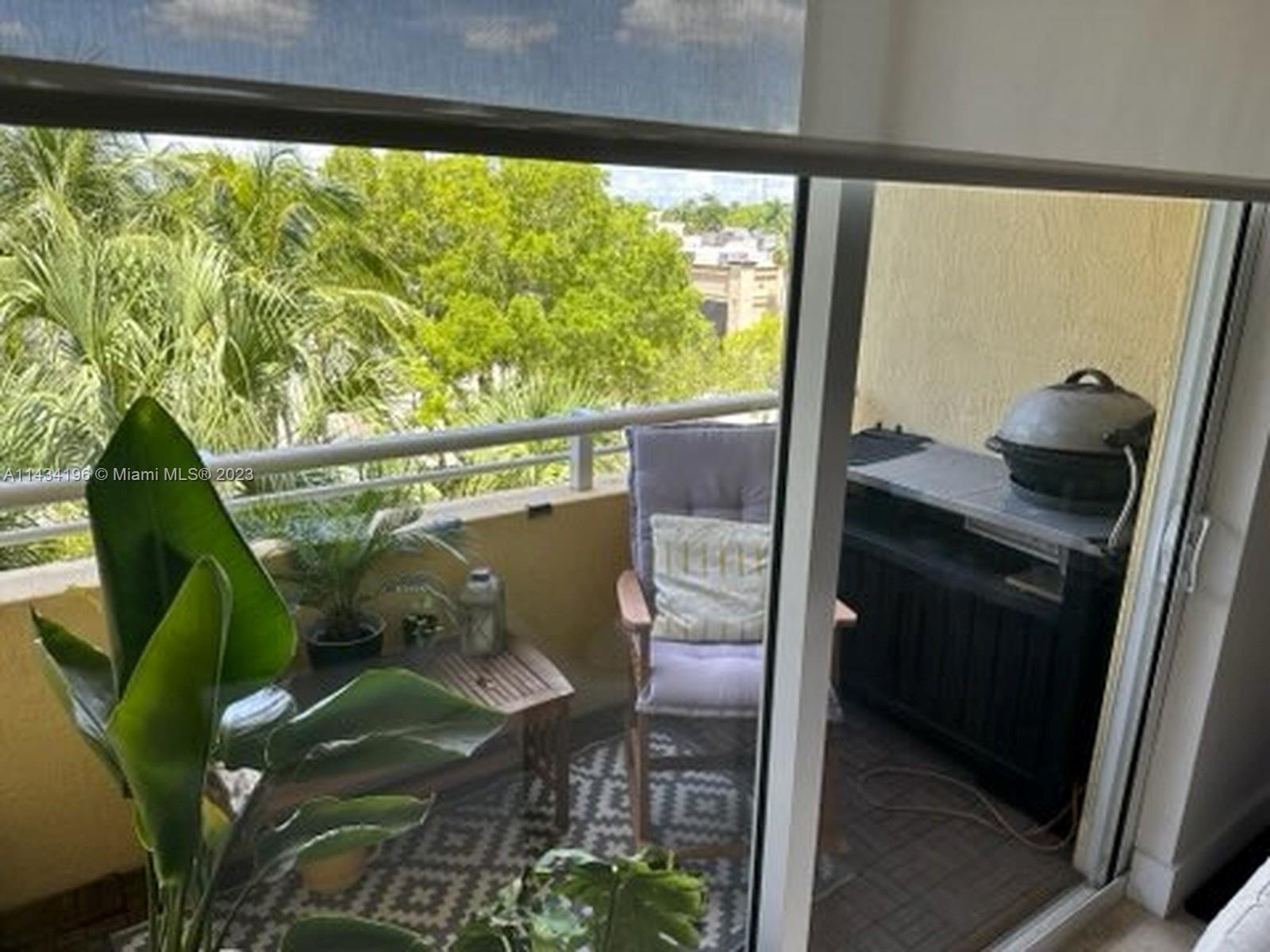 VENTURE AT AVENTURA WEST - Residential