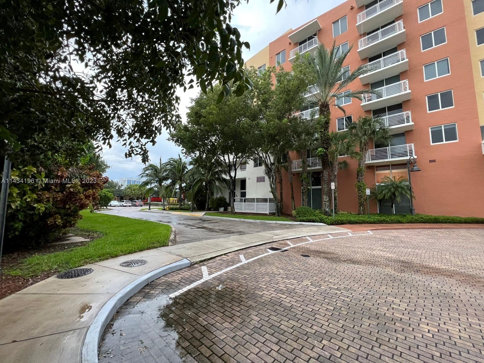 VENTURE AT AVENTURA WEST - Residential