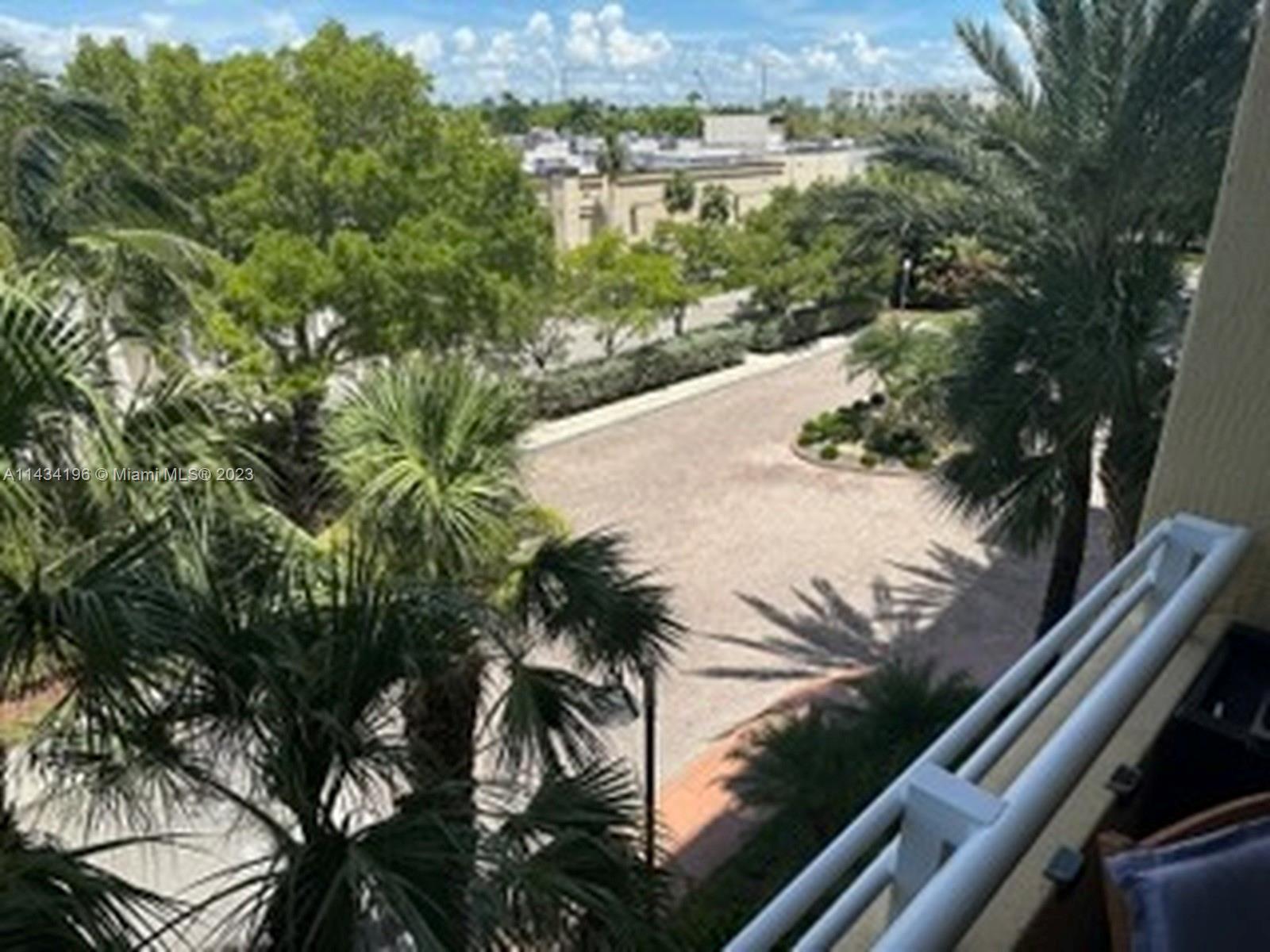 VENTURE AT AVENTURA WEST - Residential
