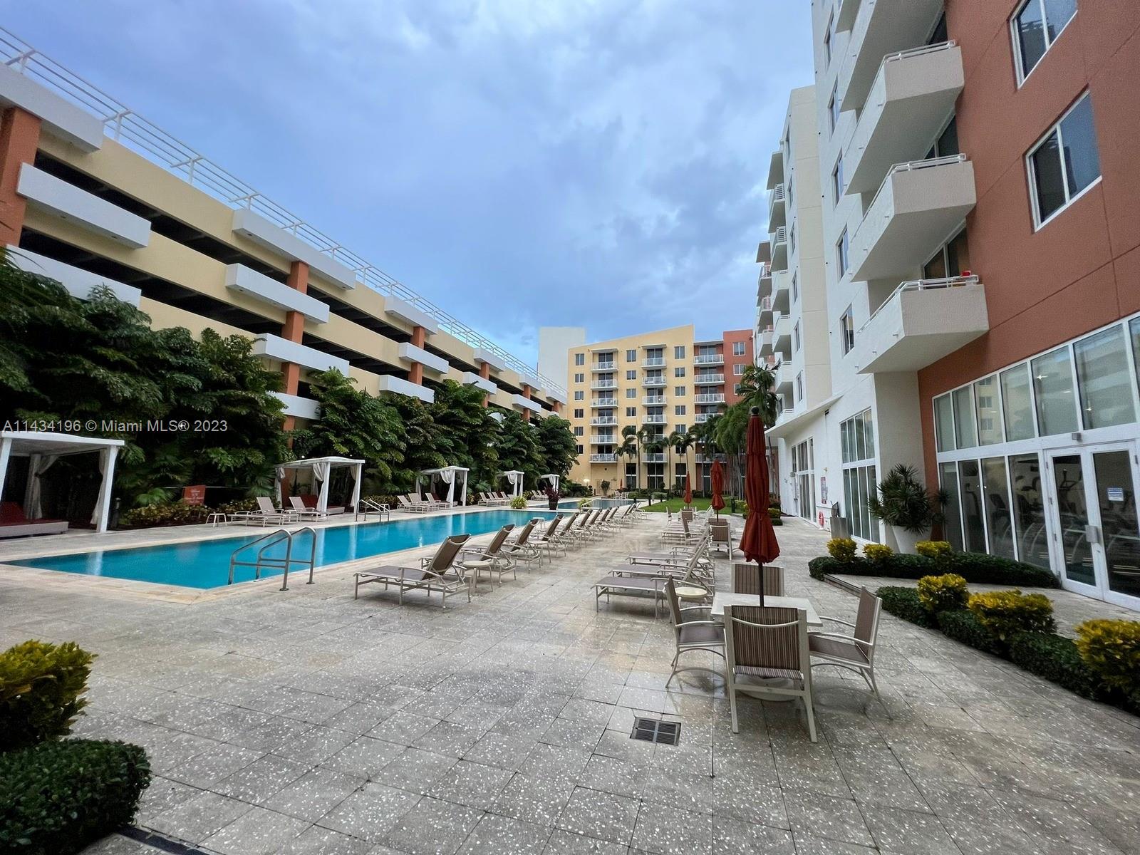 VENTURE AT AVENTURA WEST - Residential