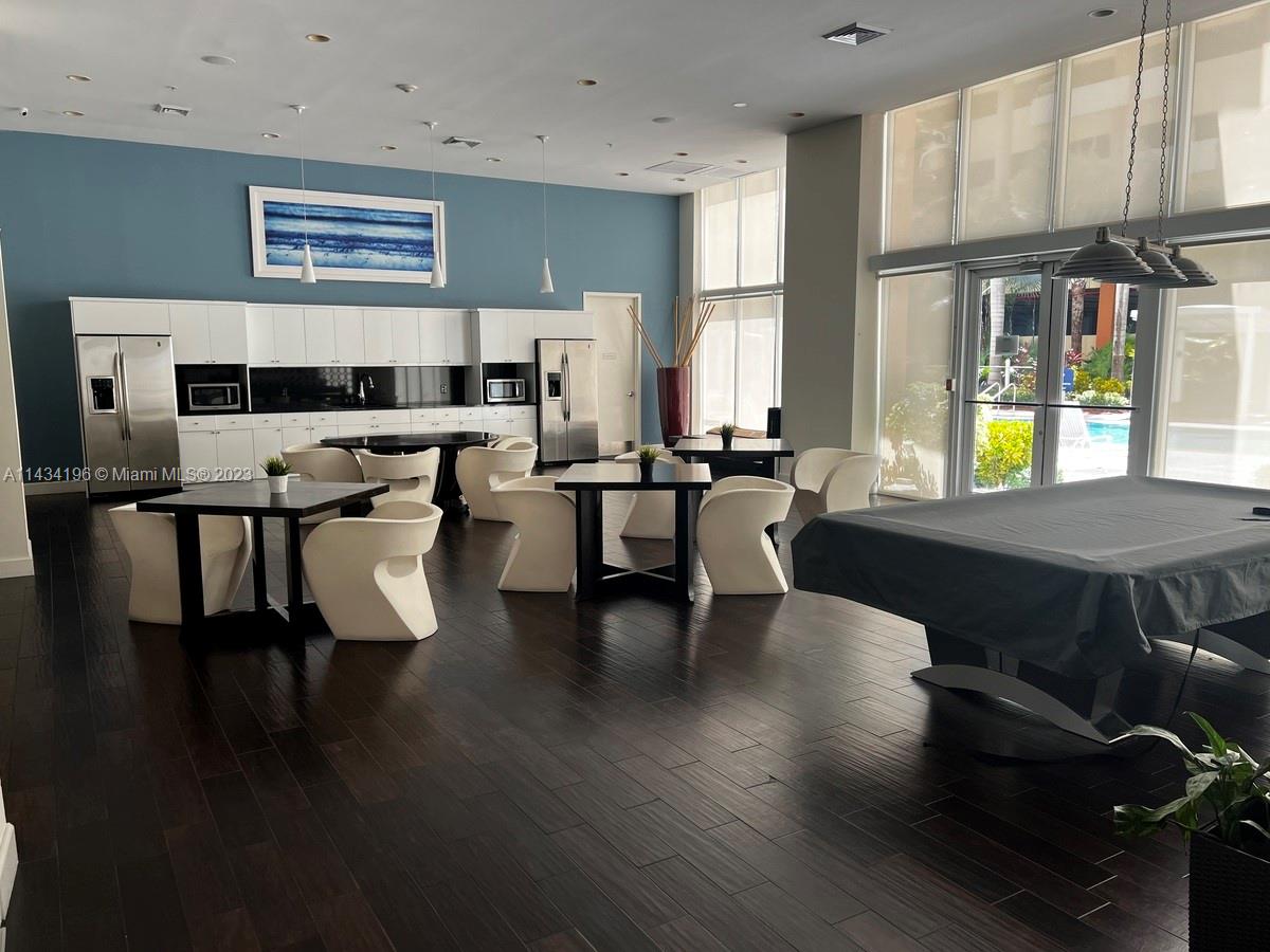 VENTURE AT AVENTURA WEST - Residential