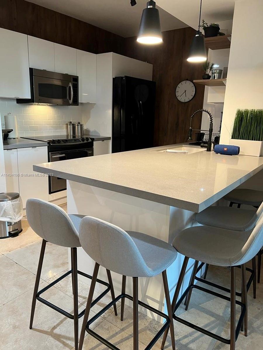 VENTURE AT AVENTURA WEST - Residential