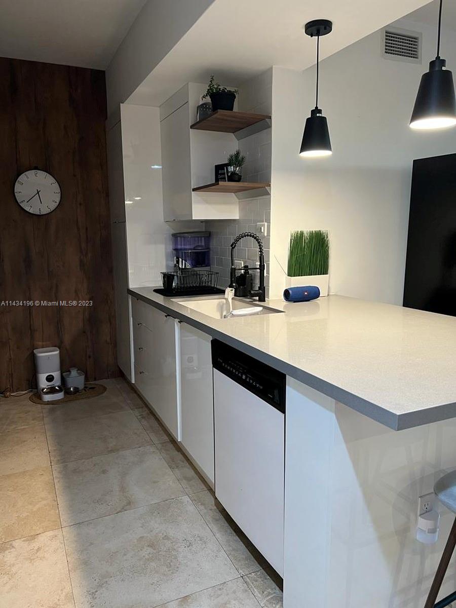 VENTURE AT AVENTURA WEST - Residential