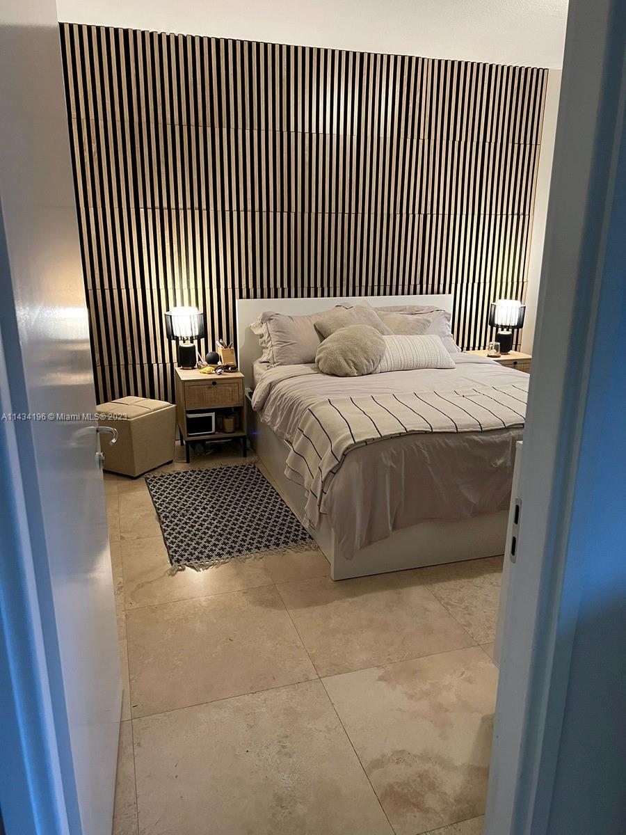 VENTURE AT AVENTURA WEST - Residential