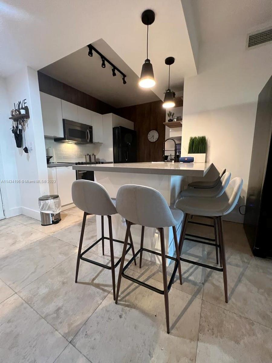 VENTURE AT AVENTURA WEST - Residential
