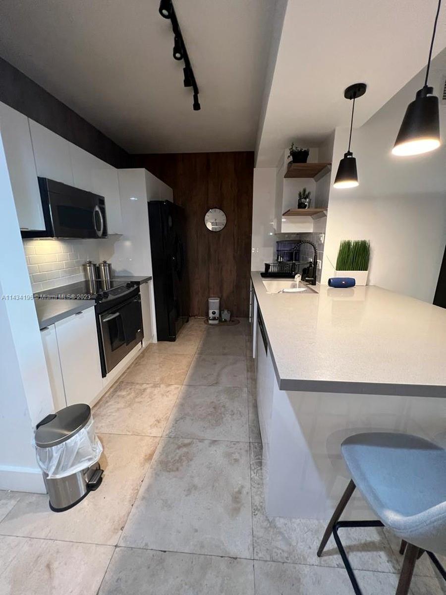VENTURE AT AVENTURA WEST - Residential