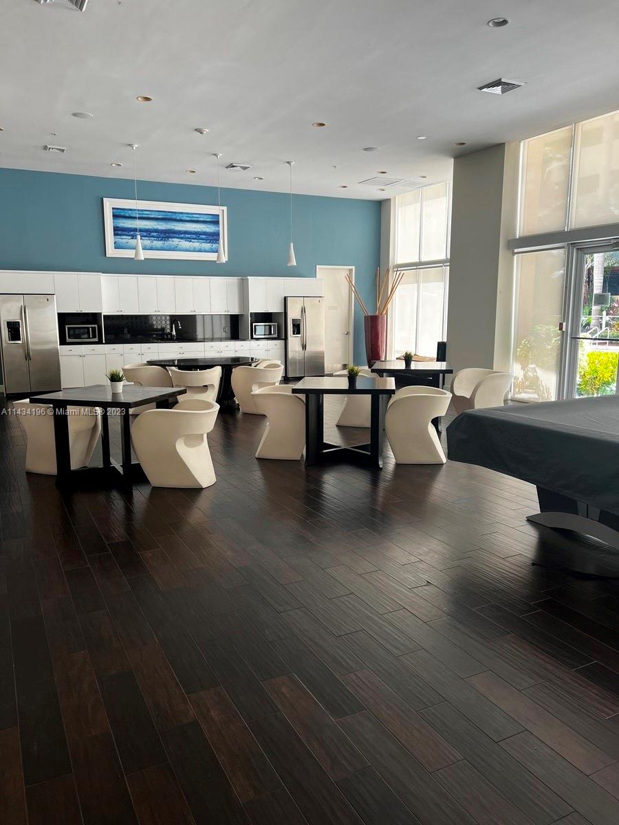 VENTURE AT AVENTURA WEST - Residential