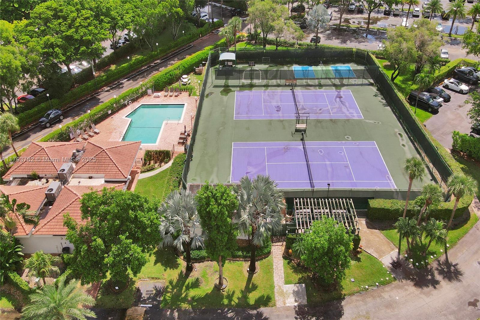 DELVISTA TOWERS CONDO - Residential