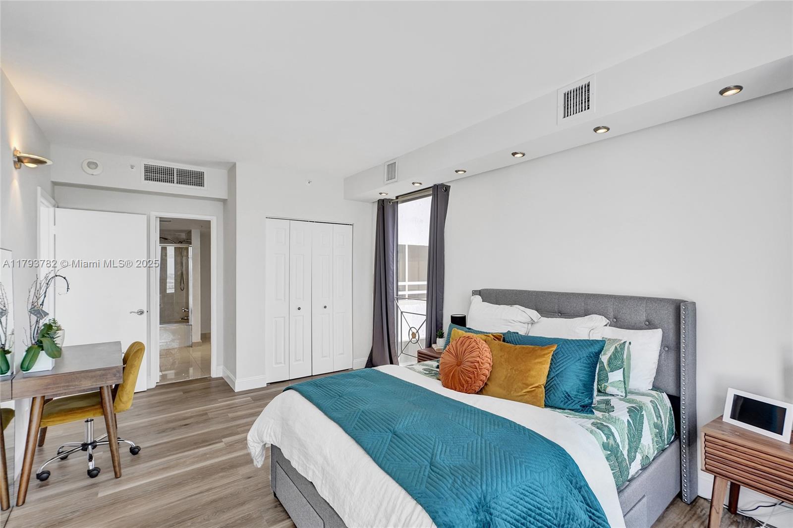 DELVISTA TOWERS CONDO - Residential
