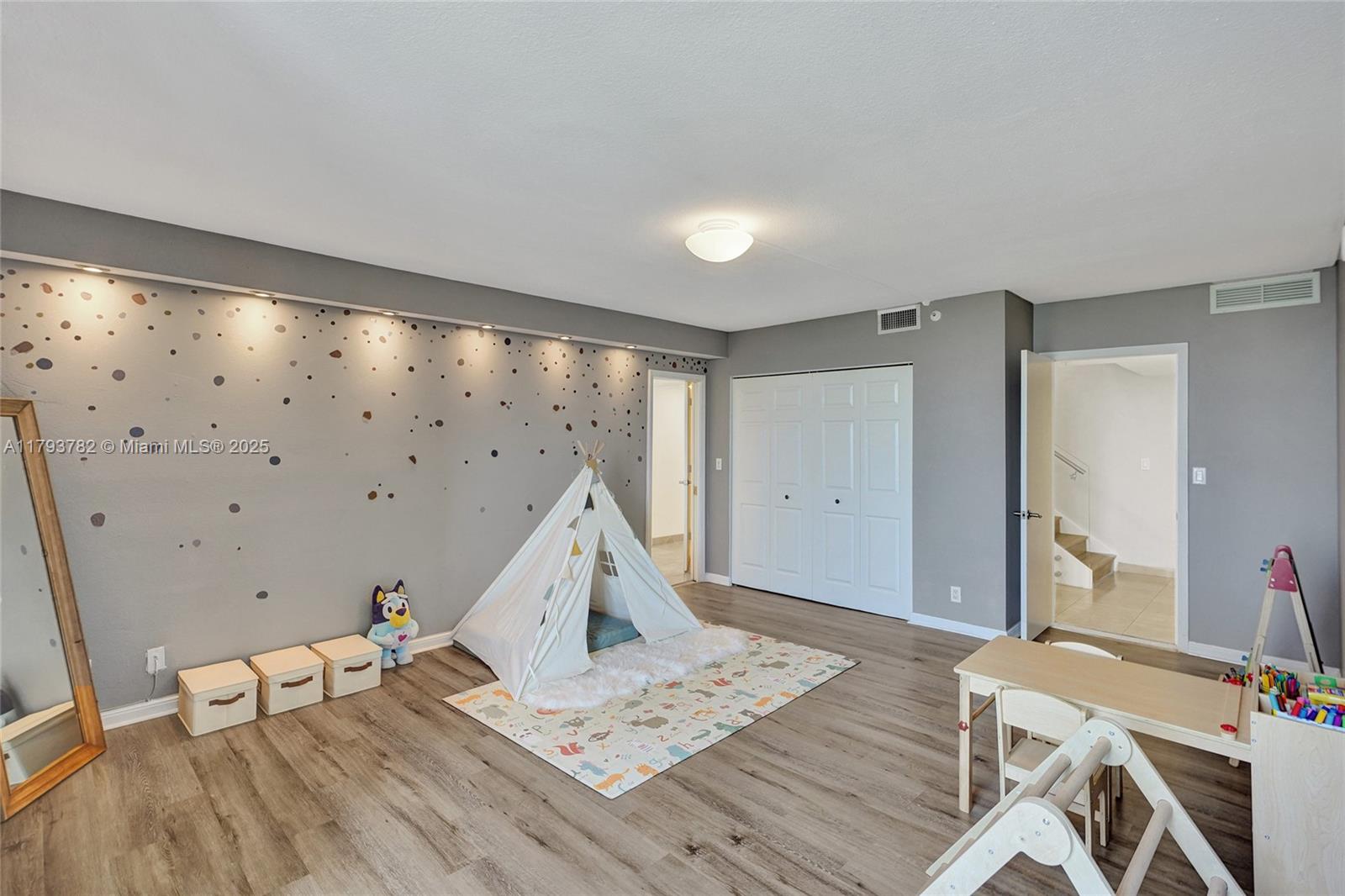DELVISTA TOWERS CONDO - Residential