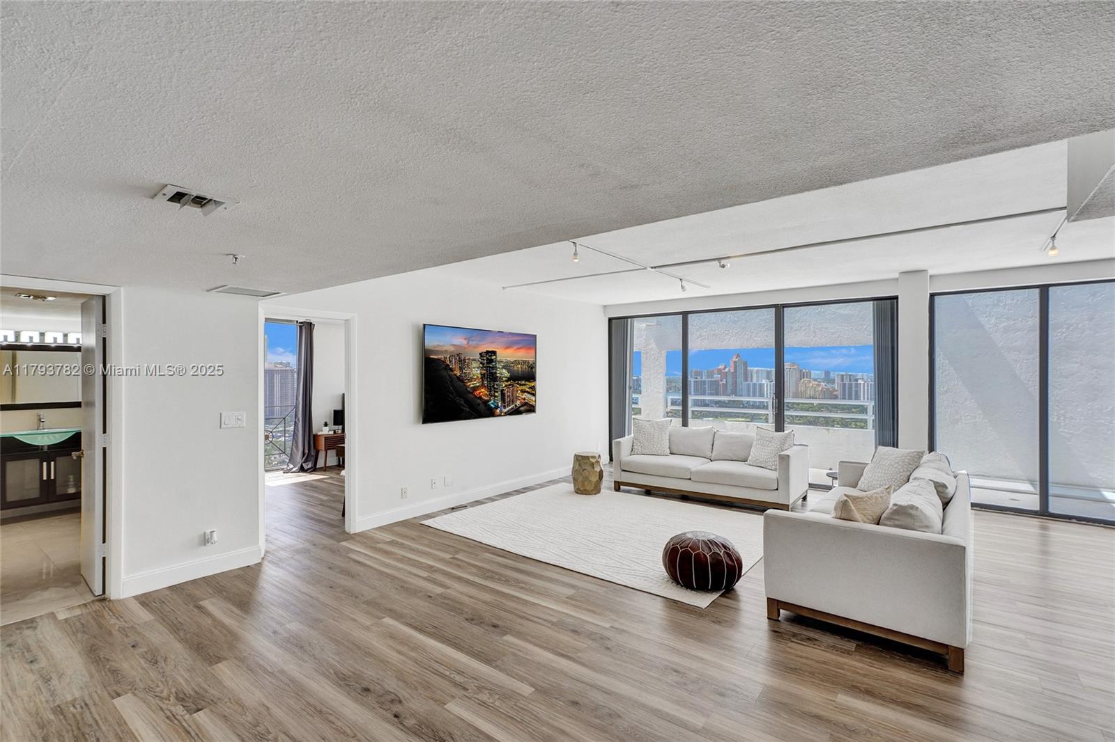 DELVISTA TOWERS CONDO - Residential