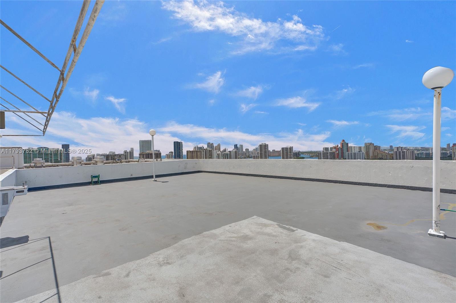 DELVISTA TOWERS CONDO - Residential