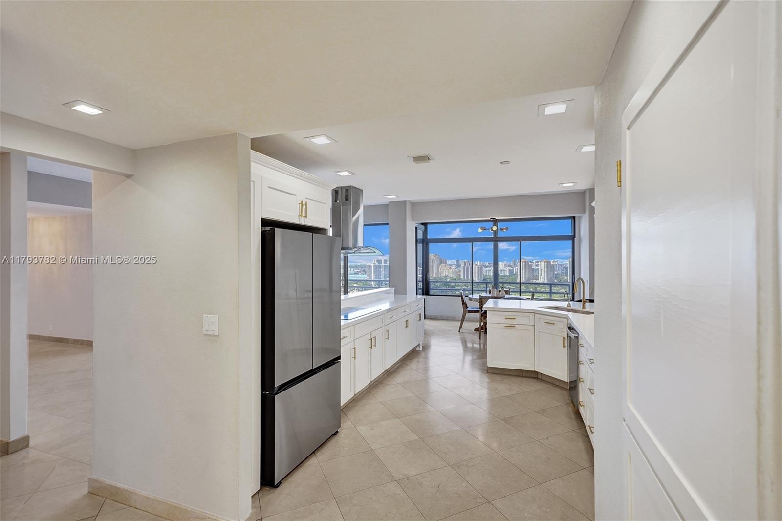 DELVISTA TOWERS CONDO - Residential