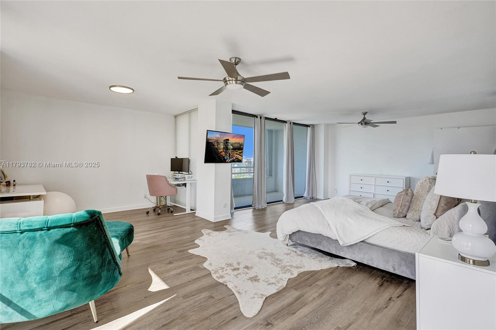 DELVISTA TOWERS CONDO - Residential