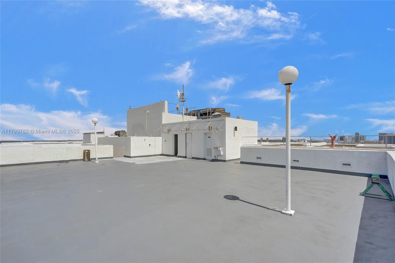 DELVISTA TOWERS CONDO - Residential