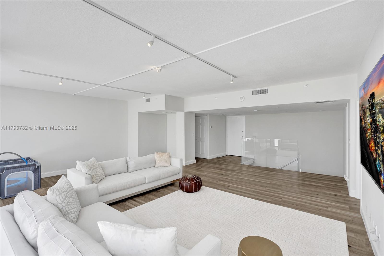 DELVISTA TOWERS CONDO - Residential