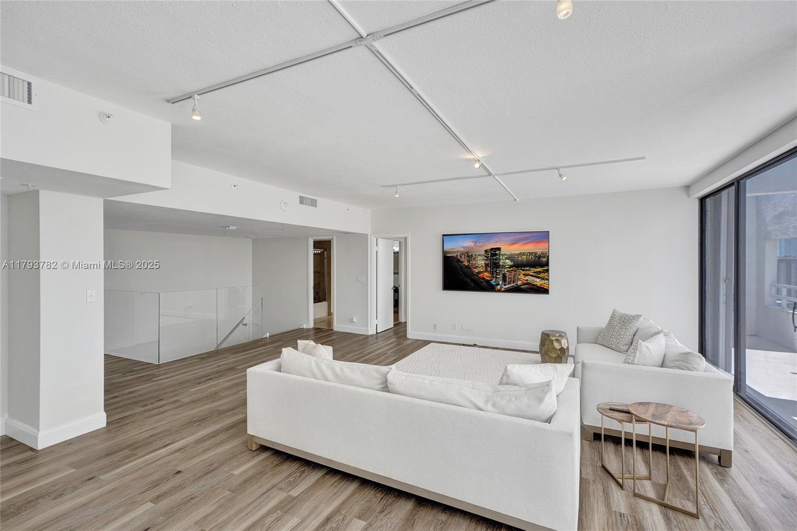DELVISTA TOWERS CONDO - Residential
