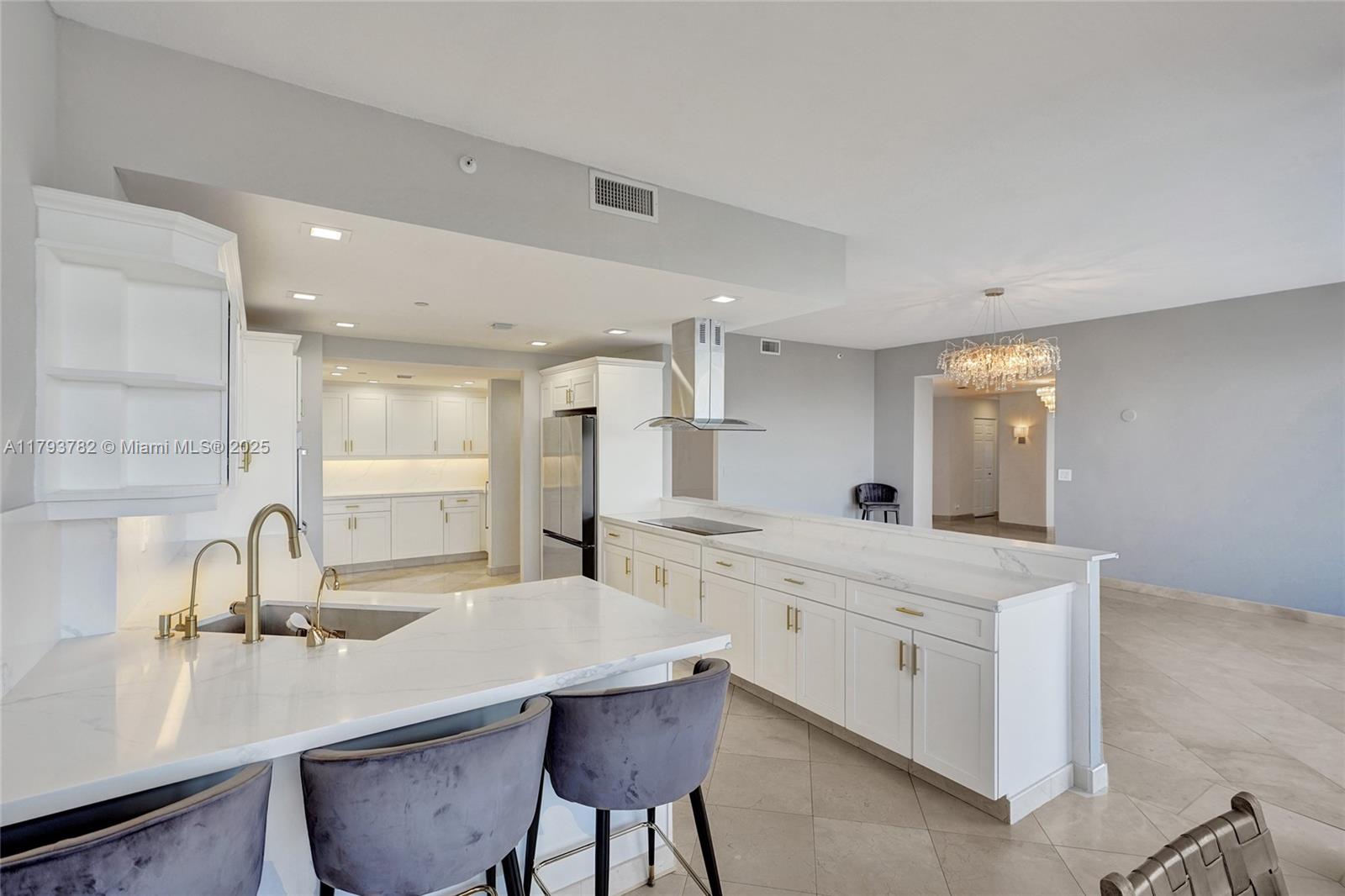 DELVISTA TOWERS CONDO - Residential