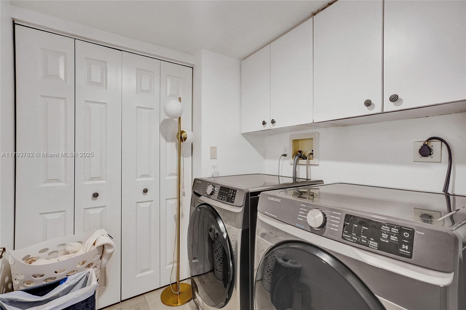 DELVISTA TOWERS CONDO - Residential