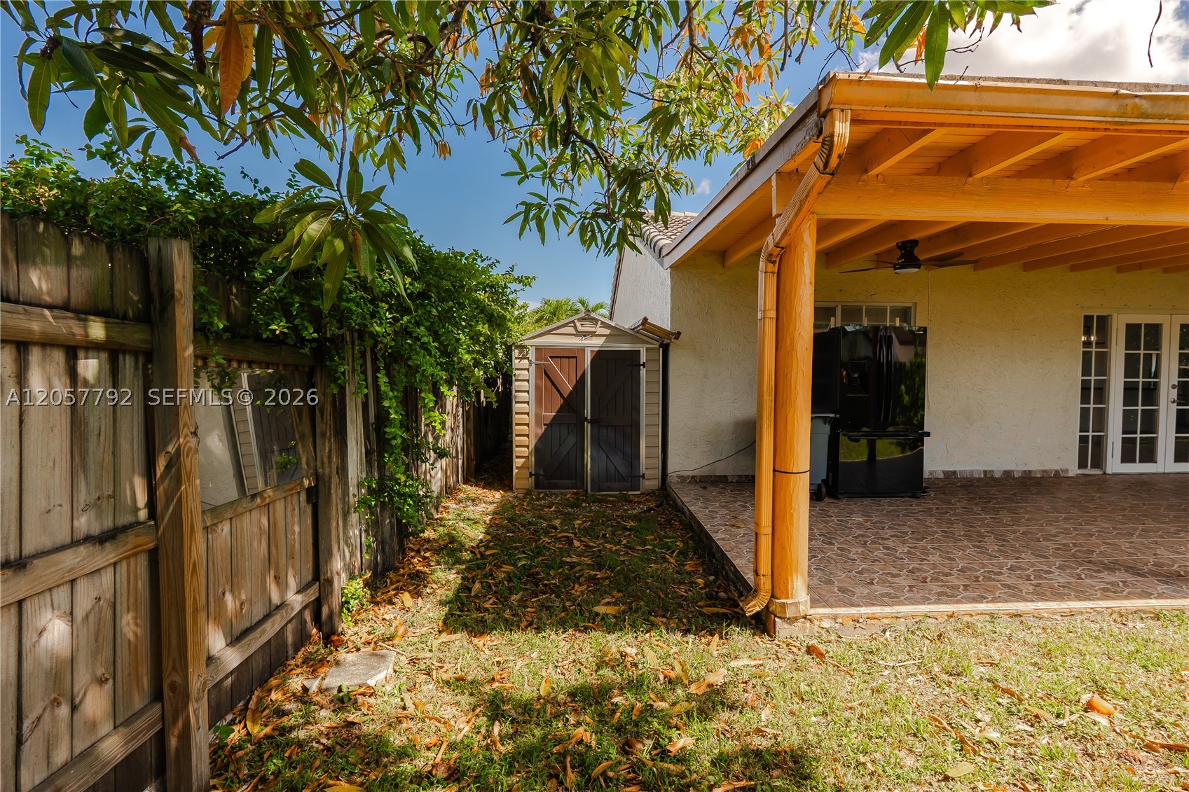 COUNTRY LAKE MANORS - Residential