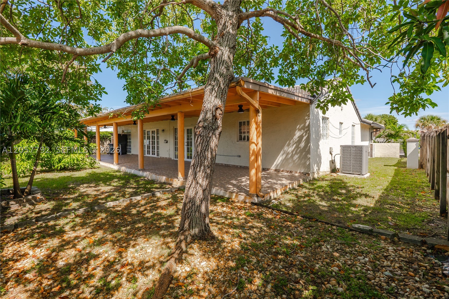 COUNTRY LAKE MANORS - Residential