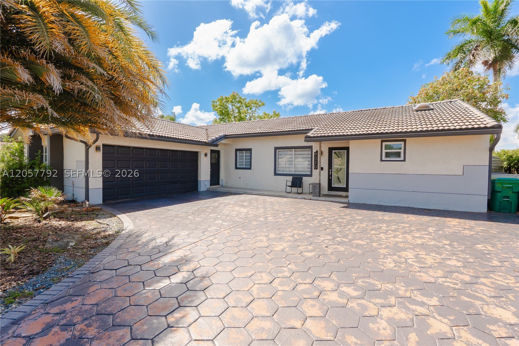 COUNTRY LAKE MANORS - Residential