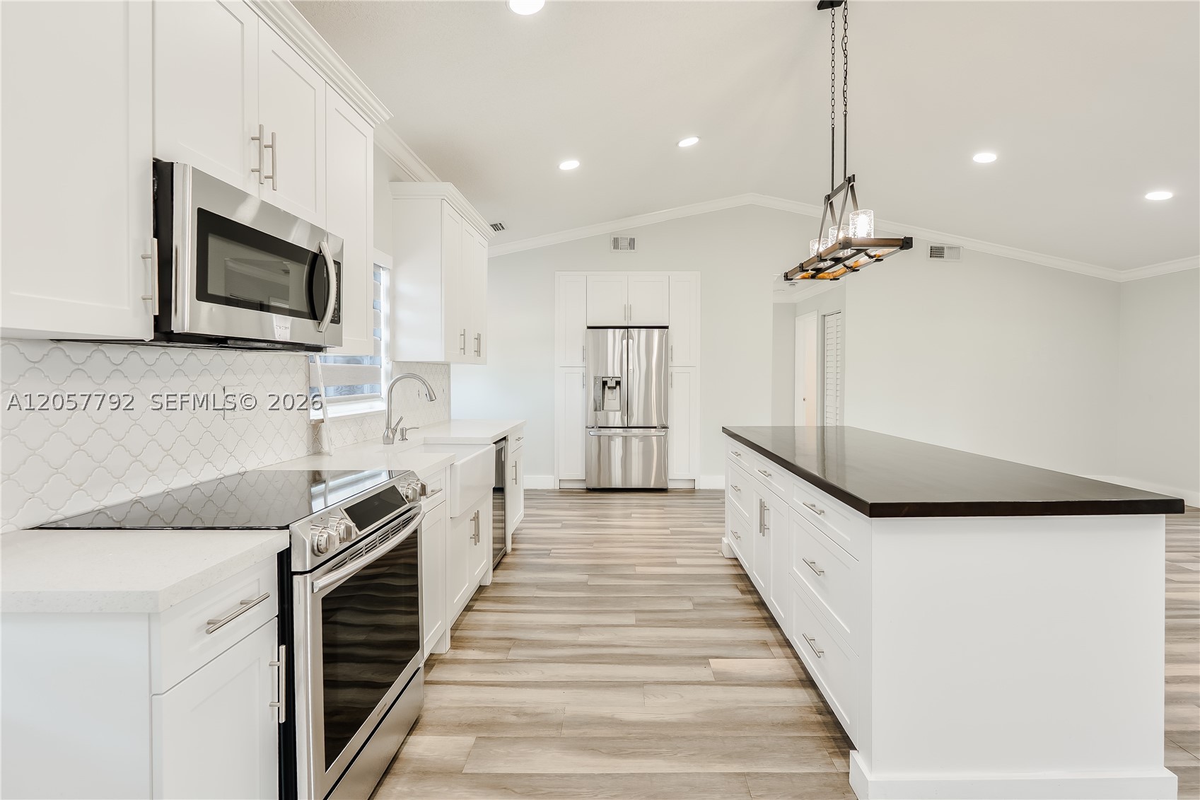 COUNTRY LAKE MANORS - Residential