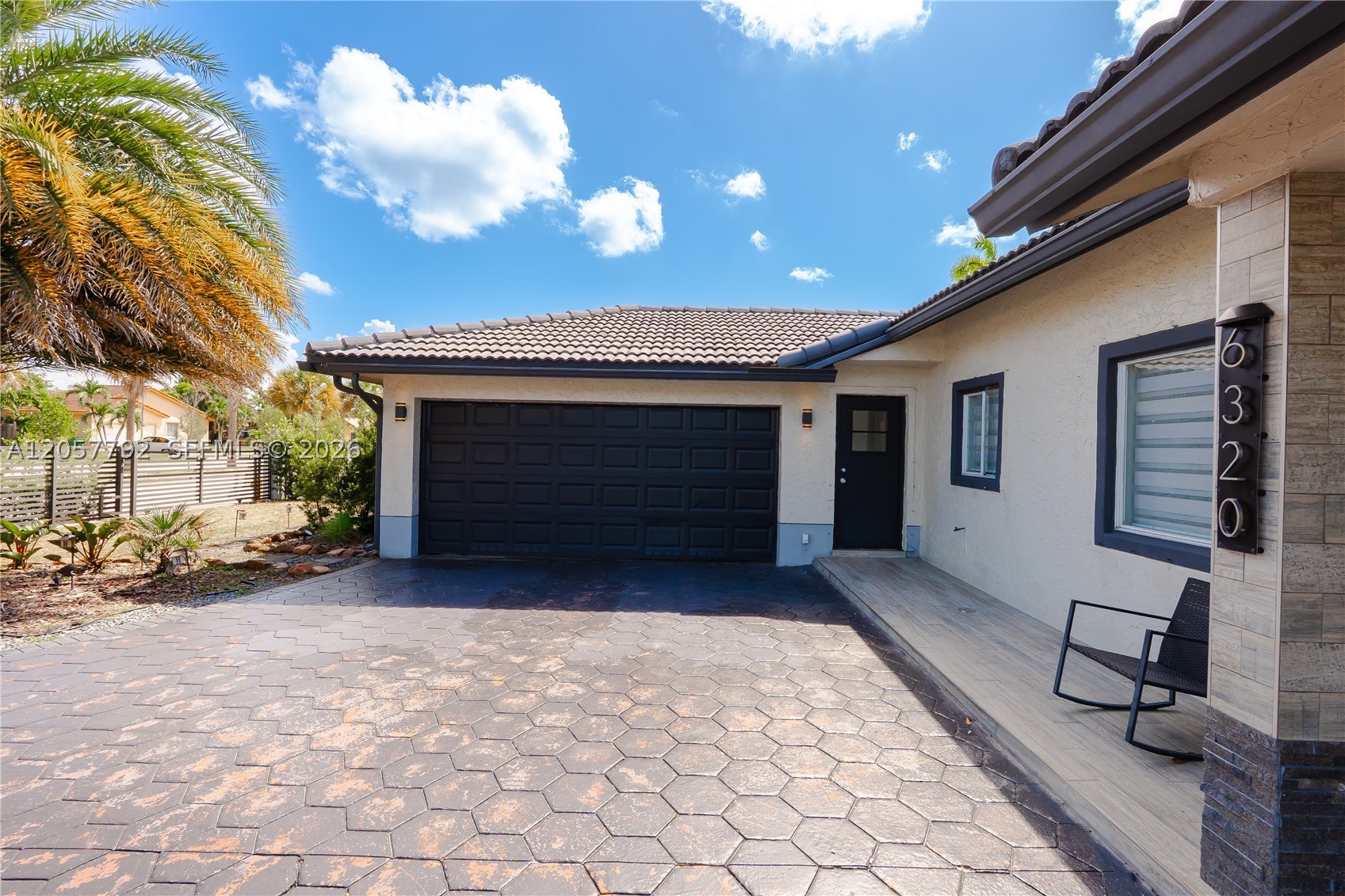 COUNTRY LAKE MANORS - Residential