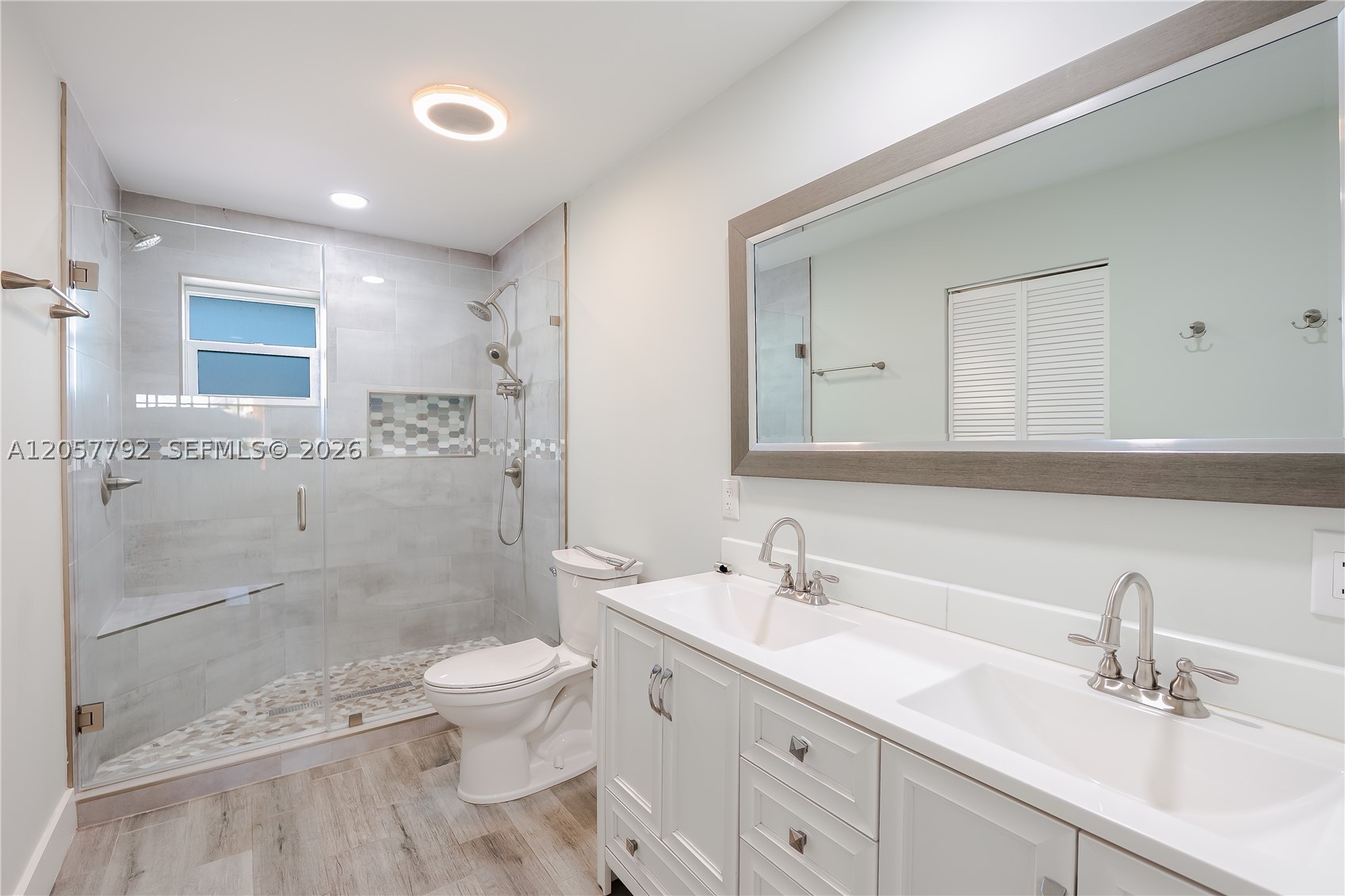 COUNTRY LAKE MANORS - Residential